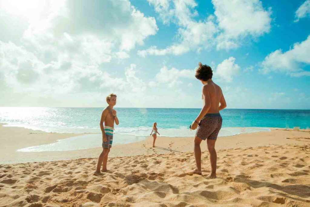 bambini sulla spiaggia - prestiti.com