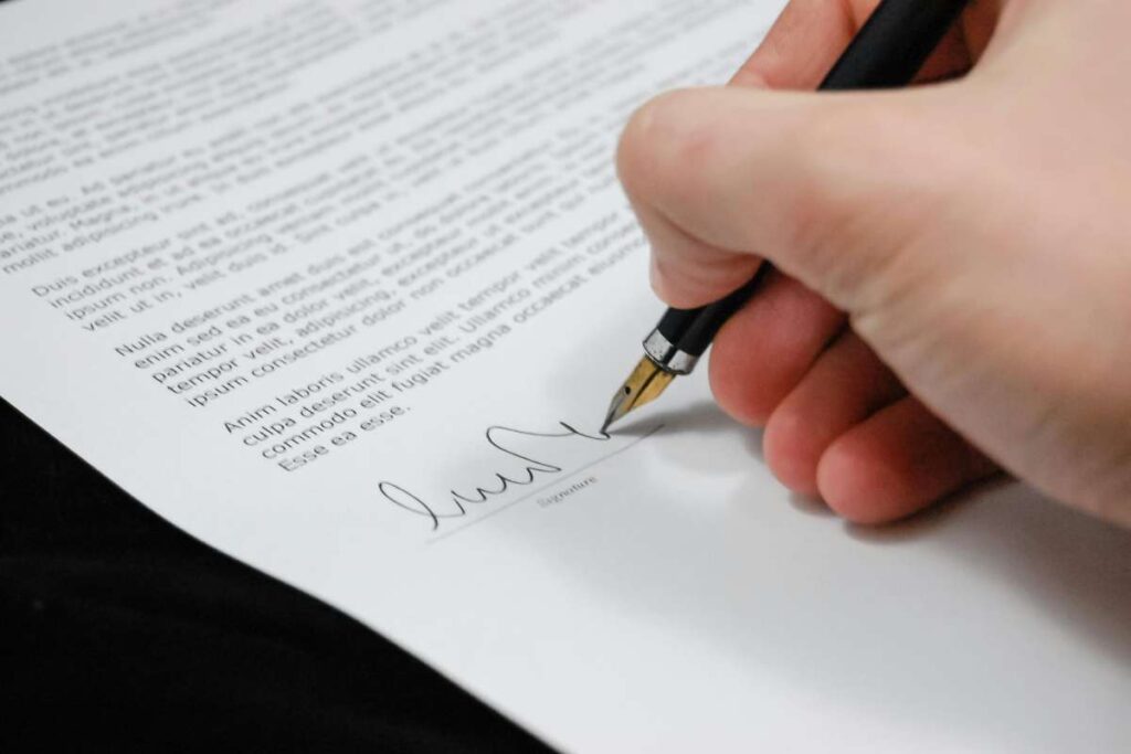 Firma su un contratto - prestiti.com