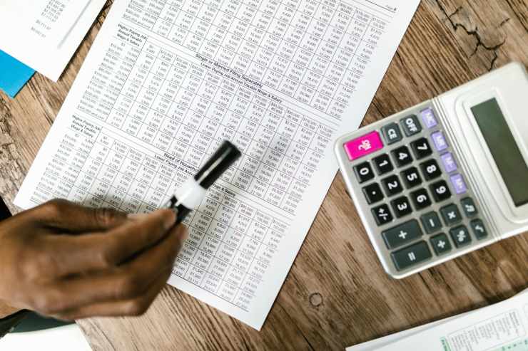 Lista con numeri e calcolatrice - prestiti.com