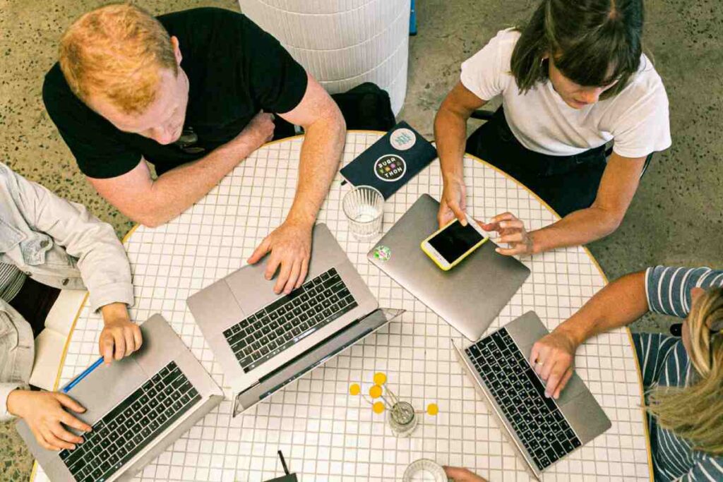 Tavola rotonda di una startup - prestiti.com