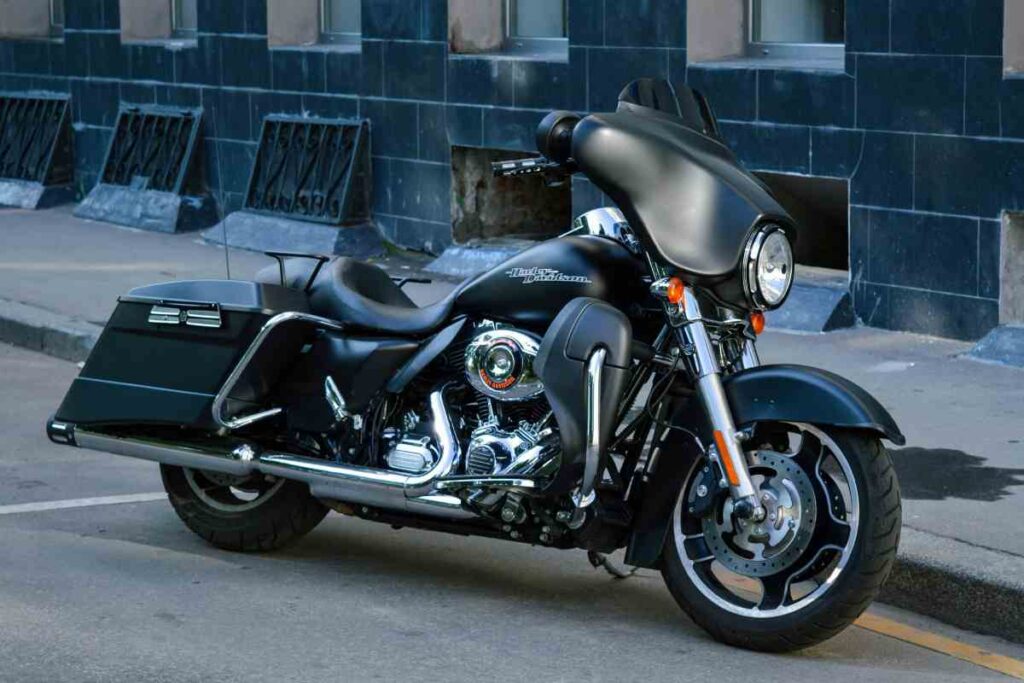 Motocicletta parcheggiata - prestiti.com
