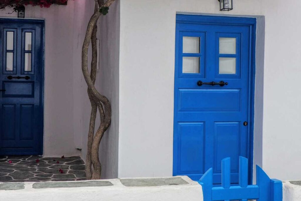 Casa con una porta azzurra - prestiti.com