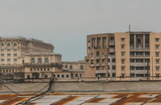 Un palazzo in una città