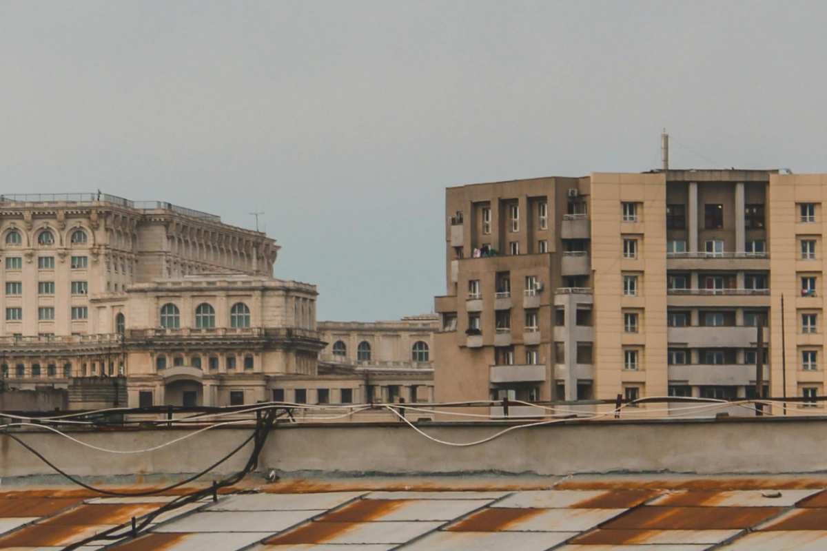 Un palazzo in una città