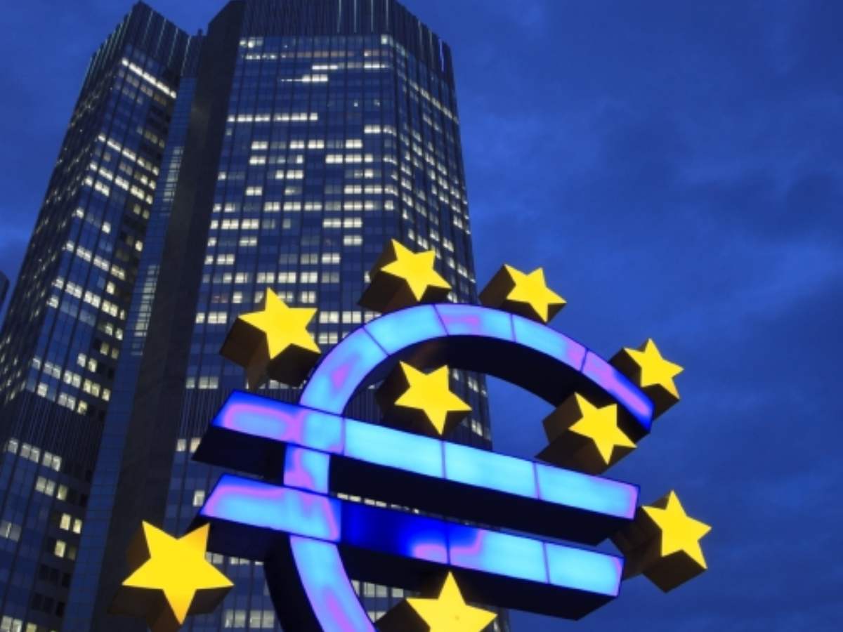 Sede della BCE con simbolo dell'euro