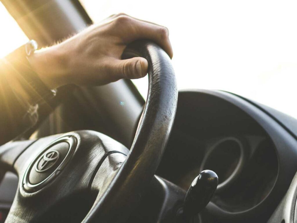 Prezzi delle auto in fase di stabilizzazione, mani sul volante - prestiti.com