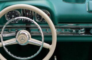Volante di un'auto Vintage